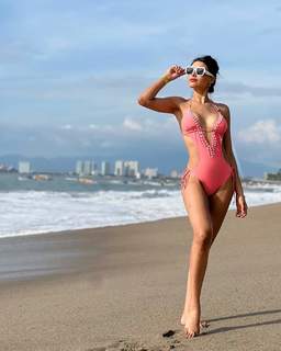 Kristal Silva feet photo thumbnail