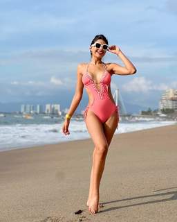 Kristal Silva feet photo thumbnail