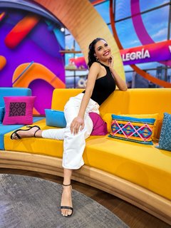 Kristal Silva feet photo thumbnail