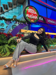 Kristal Silva feet photo thumbnail