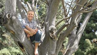 Kristen Bell feet photo thumbnail