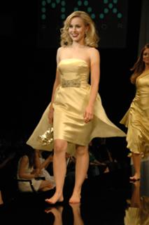 Kristen Bell feet photo thumbnail
