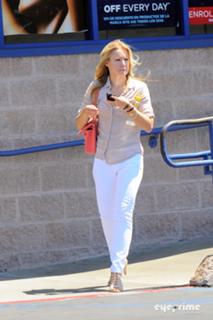 Kristen Bell feet photo thumbnail