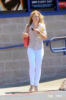 Kristen Bell feet photo thumbnail