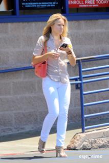 Kristen Bell feet photo thumbnail