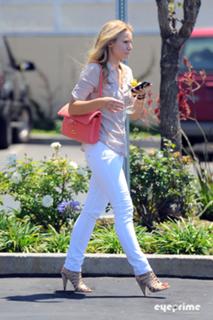 Kristen Bell feet photo thumbnail