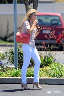 Kristen Bell feet photo thumbnail