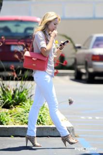 Kristen Bell feet photo thumbnail
