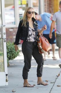 Kristen Bell feet photo thumbnail