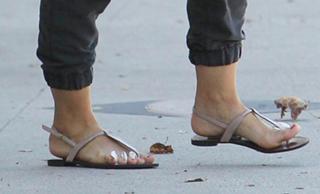 Kristen Bell feet photo thumbnail
