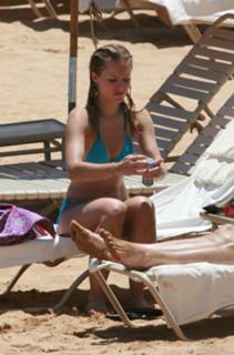 Kristen Bell feet photo thumbnail