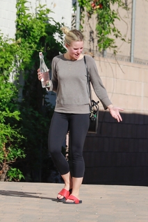 Kristen Bell feet photo thumbnail