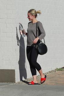 Kristen Bell feet photo thumbnail