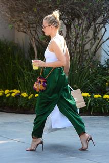 Kristen Bell feet photo thumbnail