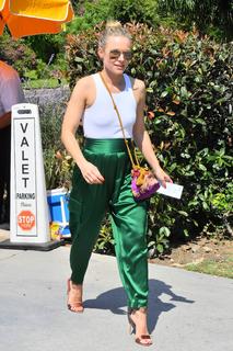 Kristen Bell feet photo thumbnail