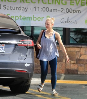 Kristen Bell feet photo thumbnail