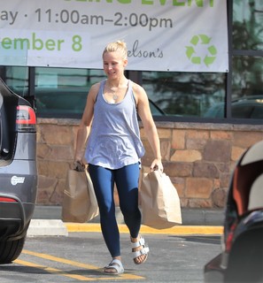 Kristen Bell feet photo thumbnail