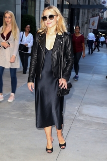 Kristen Bell feet photo thumbnail