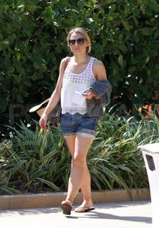 Kristen Bell feet photo thumbnail