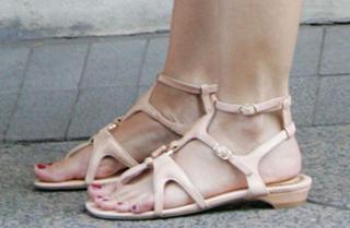 Kristen Bell feet photo thumbnail