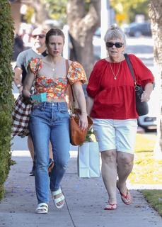 Kristen Bell feet photo thumbnail