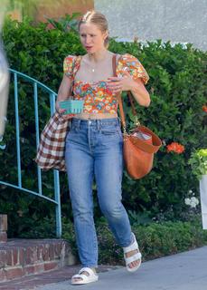 Kristen Bell feet photo thumbnail