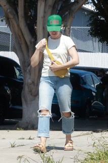 Kristen Bell feet photo thumbnail