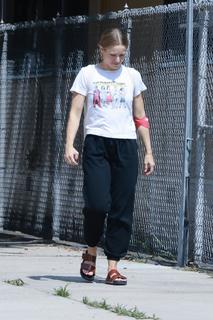 Kristen Bell feet photo thumbnail
