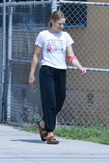 Kristen Bell feet photo thumbnail