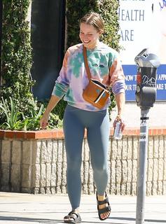 Kristen Bell feet photo thumbnail