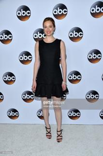 Kristen Connolly feet photo thumbnail