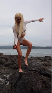Kristen Hancher feet photo 3