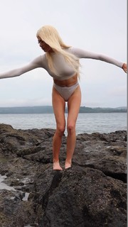Kristen Hancher feet photo 2