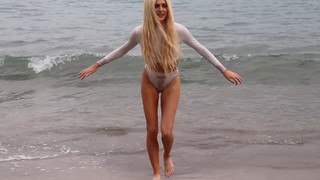 Kristen Hancher feet photo 15