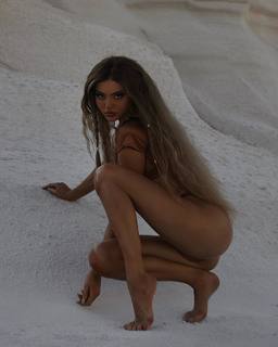 Kristen Hancher feet photo 1