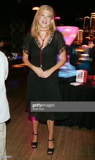 Kristen Johnston feet photo thumbnail