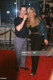 Kristen Johnston feet photo thumbnail