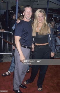 Kristen Johnston feet photo thumbnail