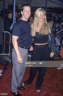 Kristen Johnston feet photo thumbnail