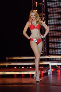 Kristen Ledlow feet photo 3