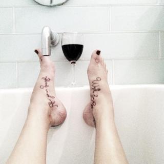 Kristen Renton feet photo 4