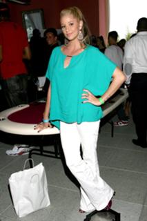 Kristen Renton feet photo 16