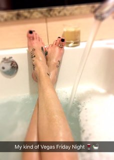 Kristen Renton feet photo 5