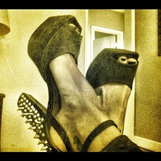 Kristen Renton feet photo 19