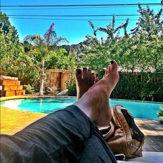Kristen Renton feet photo 17