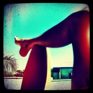 Kristen Renton feet photo 11
