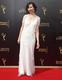 Kristen Schaal feet photo thumbnail