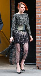 Kristen Stewart feet photo thumbnail