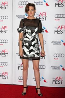 Kristen Stewart feet photo thumbnail