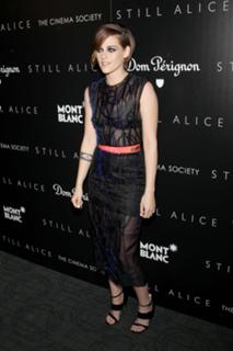 Kristen Stewart feet photo thumbnail